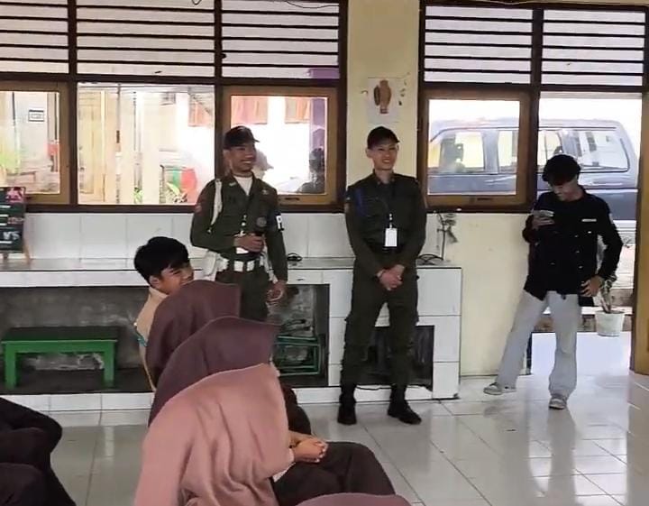 Pembukaan oleh MENWA UDINUS di SMA ISLAM KANDANGAN